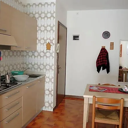 Flat 100mt From The With Sunny Balcony 3*
