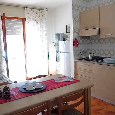 Отель Flat 100mt From The With Sunny Balcony Бибионе