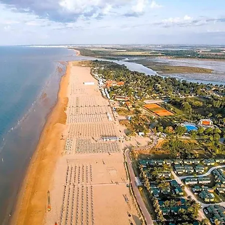 Flat 100mt From The With Sunny Balcony Отель