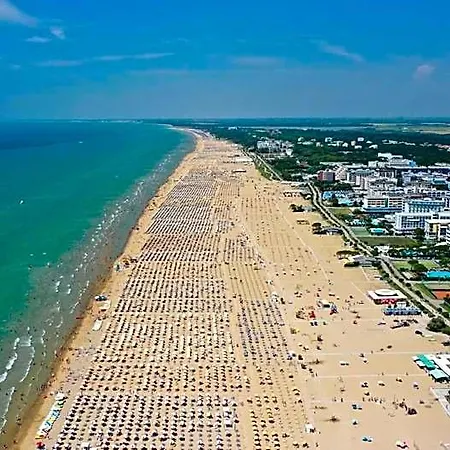 Flat 100mt From The With Sunny Balcony Hotel 3*